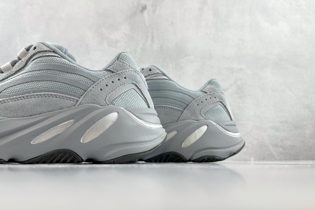 adidas originals Yeezy boost 700 V2 ”M-lospital Blue” FV8424