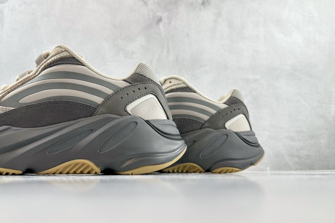 adidas originals Yeezy boost 700 v2 volcano ”Tephra” FU7914