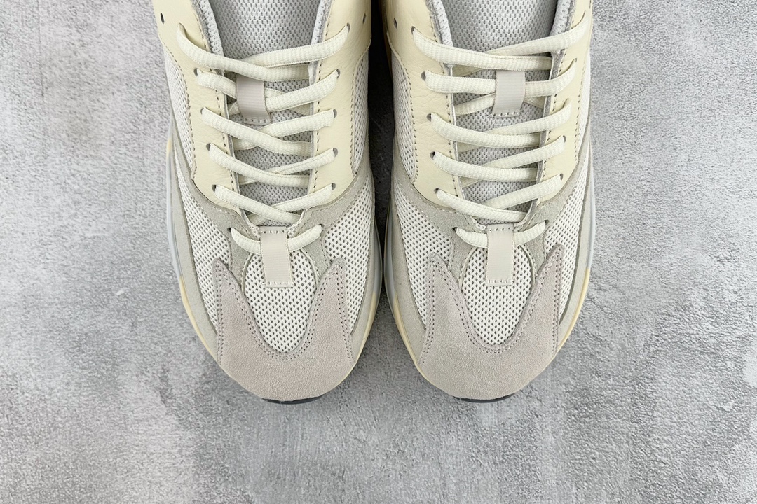 adidas originals Yeezy boost 700 gray and white Analog EG7596