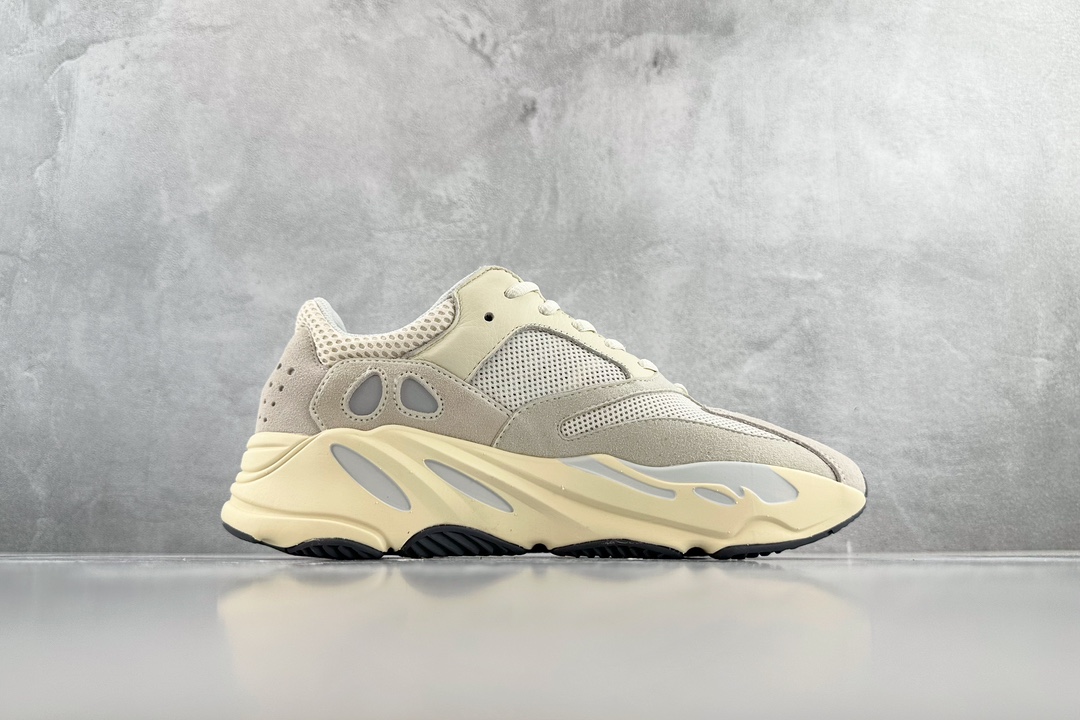 adidas originals Yeezy boost 700 gray and white Analog EG7596