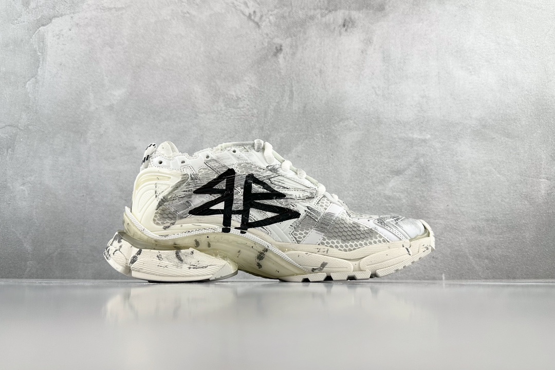 The latest foreign trade batch Balenciaga Runner Grafhti mesh white and black old version 677403W3RBQ9010