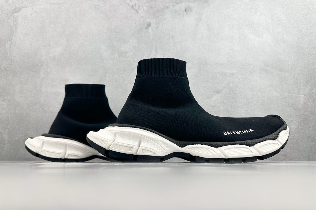 The most cost-effective Balenciaga black 758483 W2DG1 1090