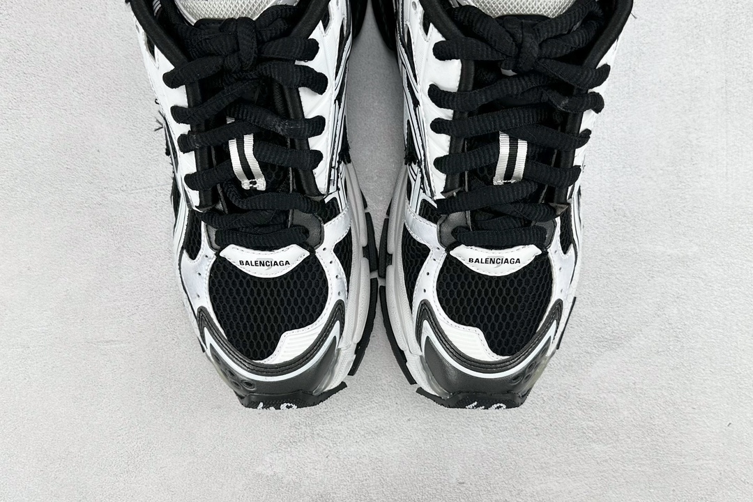 The latest foreign trade batch Balenciaga Runner black and white 677402W3RB29010