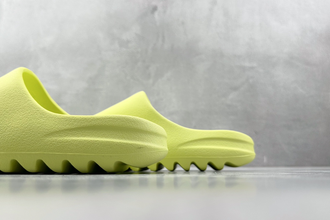 GT版 120  麻面 adidas originals Yeezy Slide ”glow green”苹果绿  HQ6447