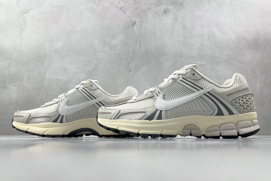 ST 220 Nike Air Zoom Vomero 5 灰黑 HF0731-007