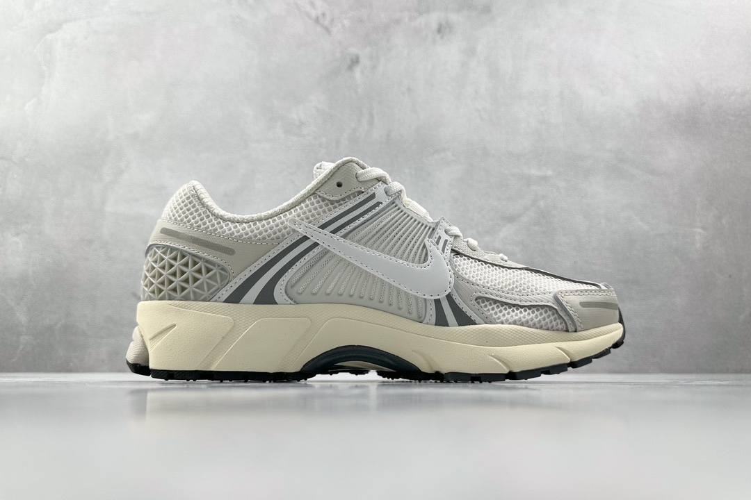 ST 220 Nike Air Zoom Vomero 5 灰黑 HF0731-007