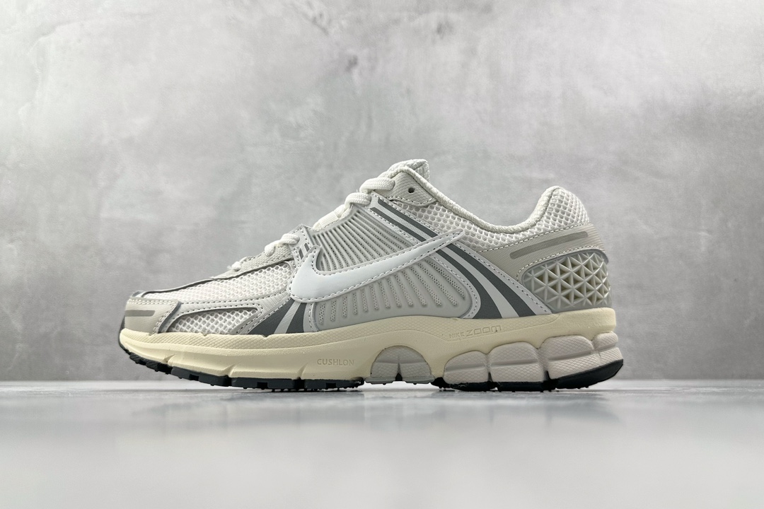 ST 220 Nike Air Zoom Vomero 5 灰黑 HF0731-007