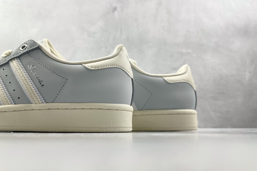 Platform hit adidas originals Superstar white and blue IE3037