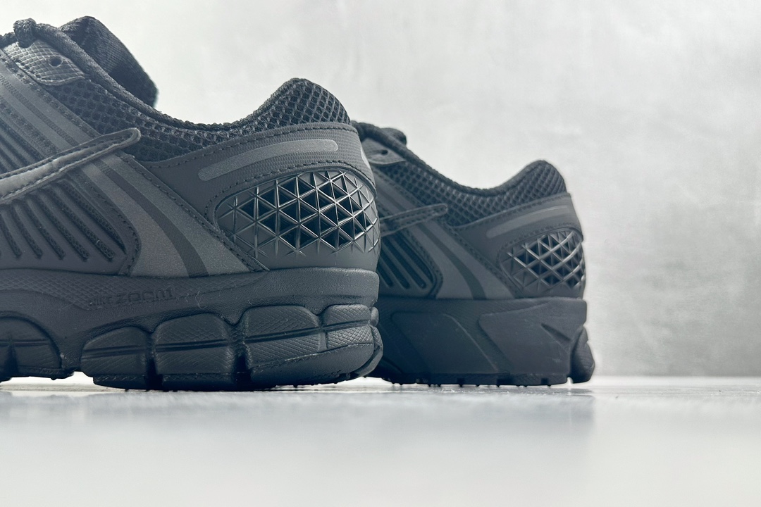 AC 市面顶级纯原 Nike Air Zoom Vomero 5 黑货号：BV1358-003尺码：36