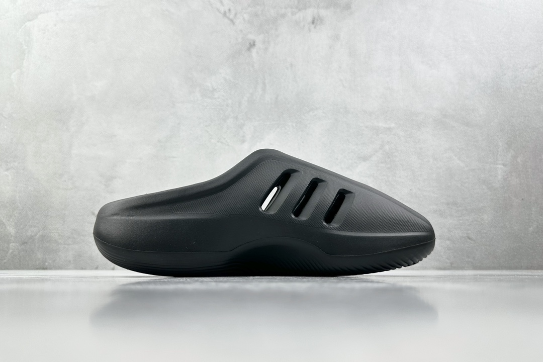 Спортивные кроссовки Adidas AdiFom Infinity черного цвета