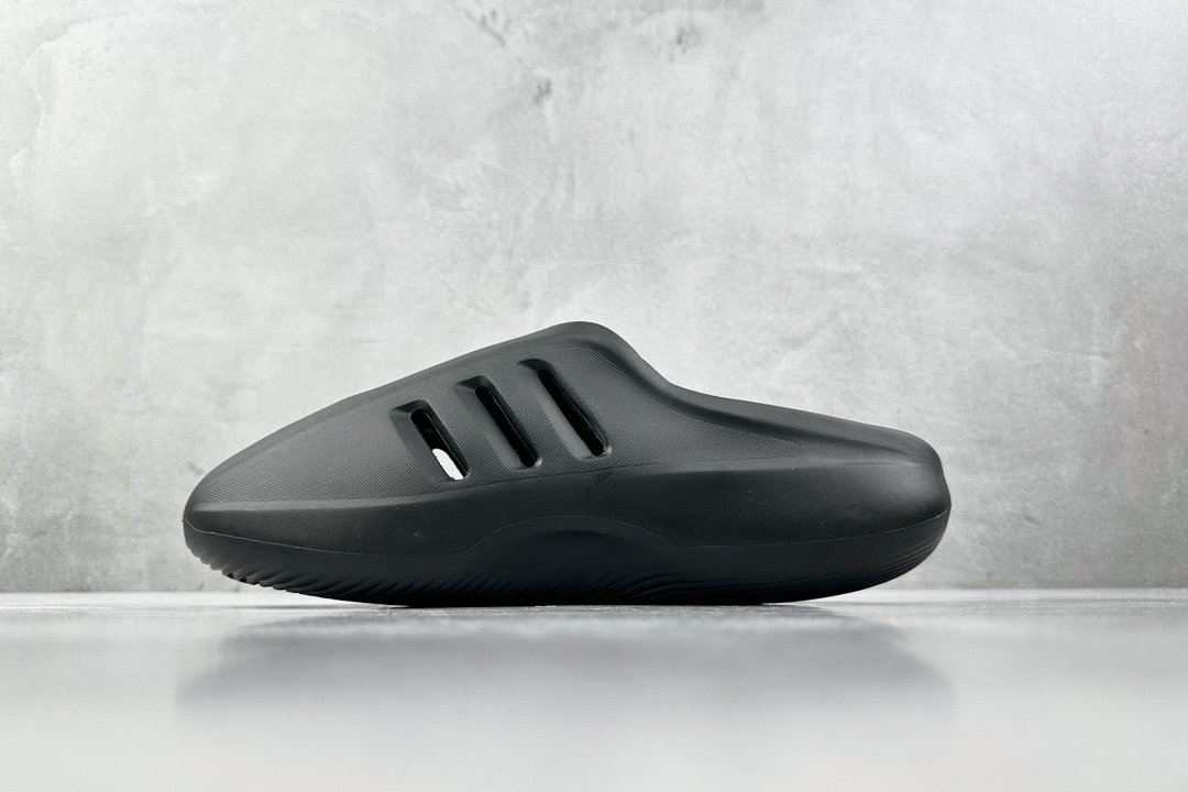 Спортивные кроссовки Adidas AdiFom Infinity черного цвета