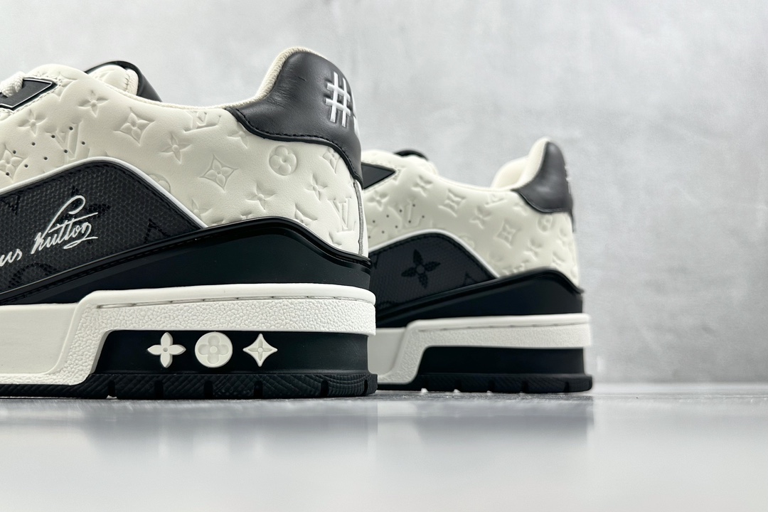 S VUITTON Trainer 白黑 1AANED