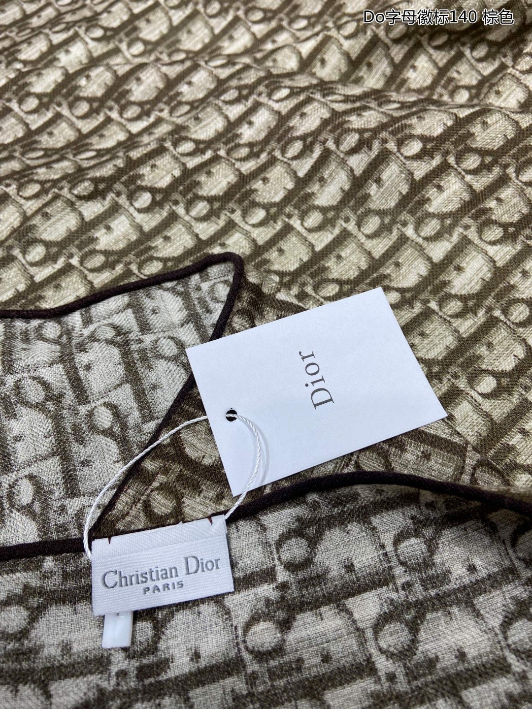 新Dior最最新的专柜主打款Do字母徽标140度假及日常都非常好搭配的款订单私流一看到就想去度假️平时穿