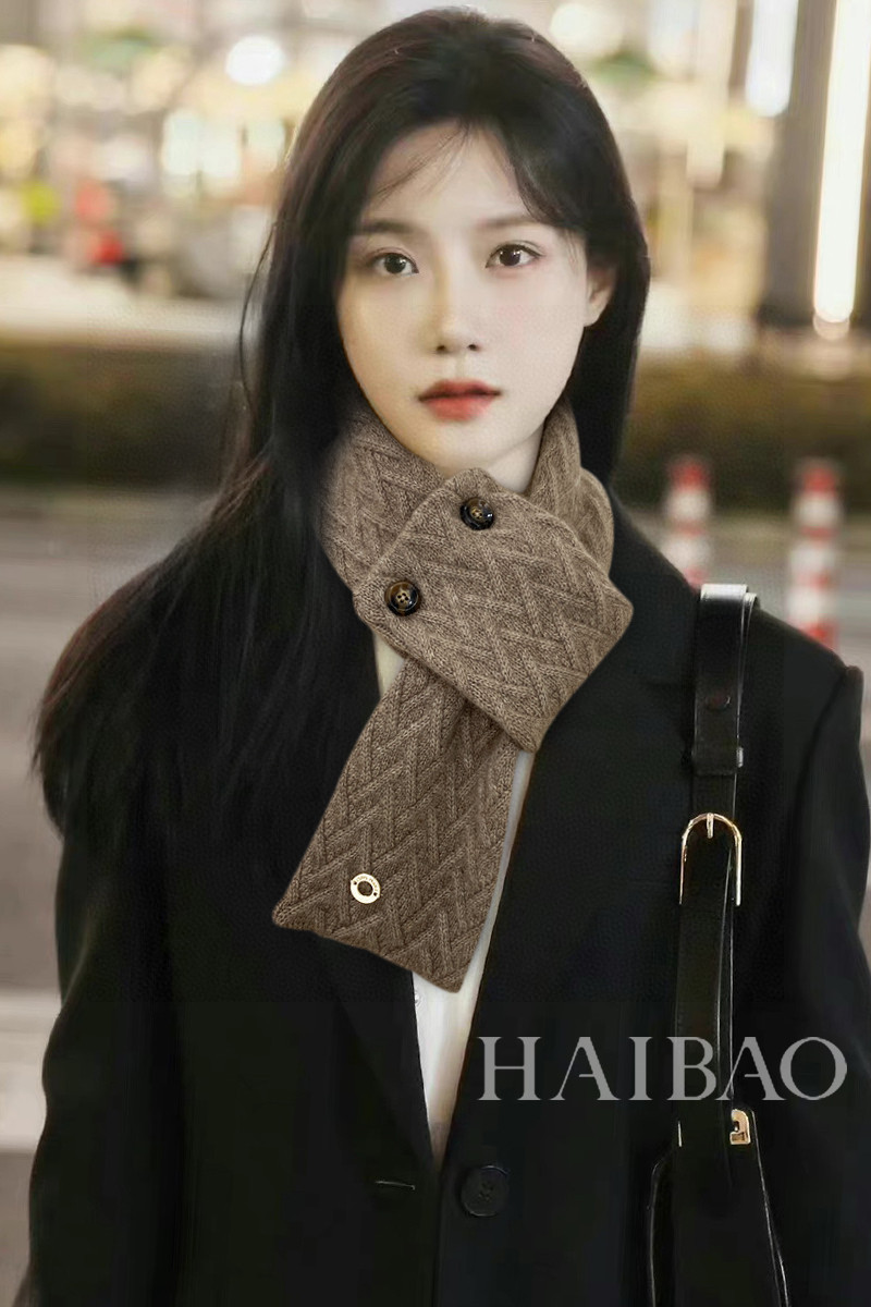 NO:168914,The new Loro piana exclusive cow product [LP knitted scarf] multi-functional scarf envelops whatever you want, low-key and luxurious. Since it is an export order in South Korea, each item is only a few dozen items, all with authorized and contracted good things, same material, same assembly line, same craftsmanship. All popular colors this year are cashmere. Good products that sell one less one and don’t worry about fabrics because the color of the raw materials exported are checked regularly... First-class good products, high-version scarves, loro piana, loro piana19860909上新Loro piana 独家牛货【LP针织围脖】多功能围脖想怎么围就怎么围,低调奢华,由于是出口韩国订单,每款数量才几十条,全部有授权有合同的好东西一样材质.一样流水线.一样的工艺.全部今年流行色采用山羊绒.卖一条少一条的好货且不用担心面料因为出口的原料固色度都是一级定期抽查...一等一好货,高版本围巾,loro piana,loro piana,scarf