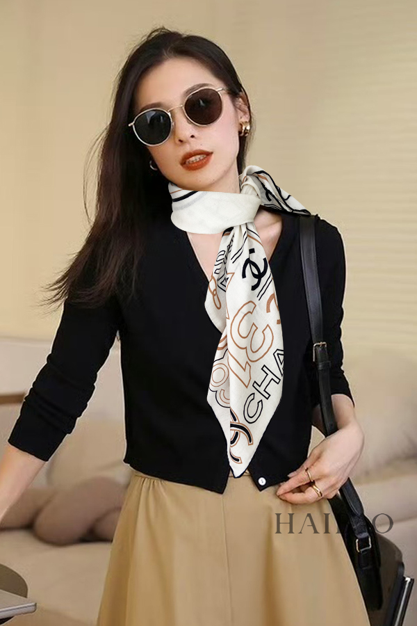 NO:168965,New [Xiaoxiang Logo Cashmere 90] Cashmere Square Scarf Scratch Recommended to grab VIP, be sure to start quickly [High-end, Big Love, Pure Cashmere, Baby Feelings So Feelings Flying Women's Beauty, Very Few Products, You can use it in all seasons to make people very beautiful, The upper body effect is simply beautiful, The quality is perfect, The whole scarf gives people a big brand aura and is very exquisite and beautiful, which is definitely worth buying. Once you get the real thing, you will be glad that you are a beautiful product for women. It is worth evaluating the perfect temperament and taste of Ditails' first choice VIPs. The upper size is 90*90cm, 70 cashmere silk, high-end scarf, real silk19860909新款【小香徽标羊绒90】羊绒方巾抢VIP推荐 下手一定要快【高端 大爱 纯羊绒 婴儿触感舒服到飞女人尤物 货极少 四季都可以用真心美的让人非常非常心动 上身效果简直美翻了 品质非常完美 整个围巾给人大牌气场的同时又非常精致秀丽绝对值得入手的新款 实物一拿到就会庆幸自己是女人的绝美好货 值得品鉴完美气质品味Ditails首选VIP们 上尺寸90*90cm,70羊绒真丝,高版本围巾,real silk,scarf