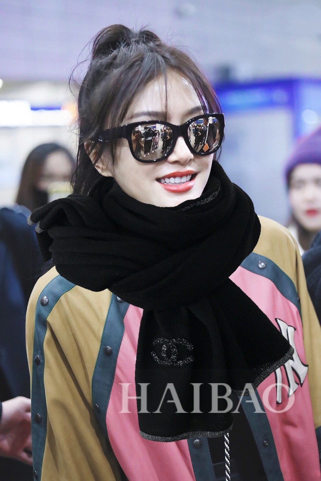 NO:168924,The new style of fragrant [Silver-edged stripes] Cashmere knitted long scarf is beautiful [Tearing] The imperial palace-grade top-quality new style is on sale. Imported pure cashmere fashionable silver-edged knitted wool is extremely beautiful. Really, the upper body is extremely skin-skin-skinned. It is versatile. Look at it yourself. The scarf size is 80*200cm, the selected pure cashmere, the first choice for gifts, high-end scarf19860909香新款【银线边条纹】羊绒针织长巾美翻了[流泪]御用殿堂级极品新款在售 进口纯羊绒时尚银线镶边针织毛线美丽至极 真的 上身极为衬肤色 百搭 好看不好看自己看吧 围巾尺寸80*200cm,精选纯羊绒,送礼首选佳品,高版本围巾,scarf