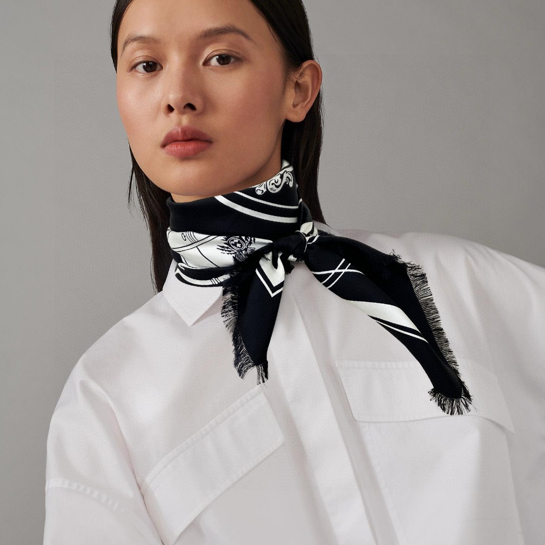 NO:169554,High-end customization, I think it looks good if I buy it [Luxury Horse Carriage Silk 90] Silk Square Scarf, Top-level craftsmanship and super value Hermes counter hits three-dimensional presentation pattern and pattern physical objects, very high grade, special craftsmanship and high-end research and development, and come out, special cutting-edge craftsmanship processing is loved by Bai Fumei. Whether it is quality, style, price, they scream, super high cost performance, absolutely worth buying the top 18 Mmie double-sided twill silk, size 90cm*90cm, high-version scarf, hermes, real silk19860909高端定制 买了都说好看推荐【豪华马车真丝90】真丝方巾,顶级工艺超值爱马仕专柜爆款立体呈现图案纹路实物档次极高特殊工艺高端研发惊艳问世特殊尖端工艺处理受到白富美的喜欢 无论是品质 款式 价格都令大牌控的她们尖叫 超高性价比 绝对值得入手顶级18姆米双面同色斜纹真丝,尺寸90cm*90cm,高版本围巾,hermes,real silk,scarf