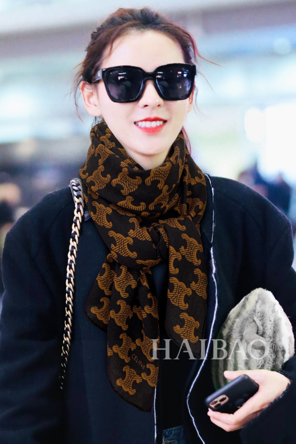 NO:169553,New Serena [CL logo cashmere scarf] recommended to grab VIP, be sure to start quickly [high-end, love, women's beauty, very few goods, can be used in all seasons to make people very beautiful, the upper body effect is simply beautiful, the quality is perfect, the whole scarf gives people a big brand aura and is very exquisite and beautiful, which is definitely worth buying. Once you get the real thing, you will be glad that you are a beautiful product for women. It is worth evaluating the perfect temperament and taste Ditails' first choice VIPs. 60*200cm, wool, high-version scarf, christian louboutin19860909新款瑟琳【CL徽标羊绒长巾】抢VIP推荐 下手一定要快【高端 大爱 女人尤物 货极少 四季都可以用真心美的让人非常非常心动 上身效果简直美翻了 品质非常完美 整个围巾给人大牌气场的同时又非常精致秀丽绝对值得入手的新款 实物一拿到就会庆幸自己是女人的绝美好货 值得品鉴完美气质品味Ditails首选VIP们 上60*200cm,羊毛,高版本围巾,christian louboutin,scarf