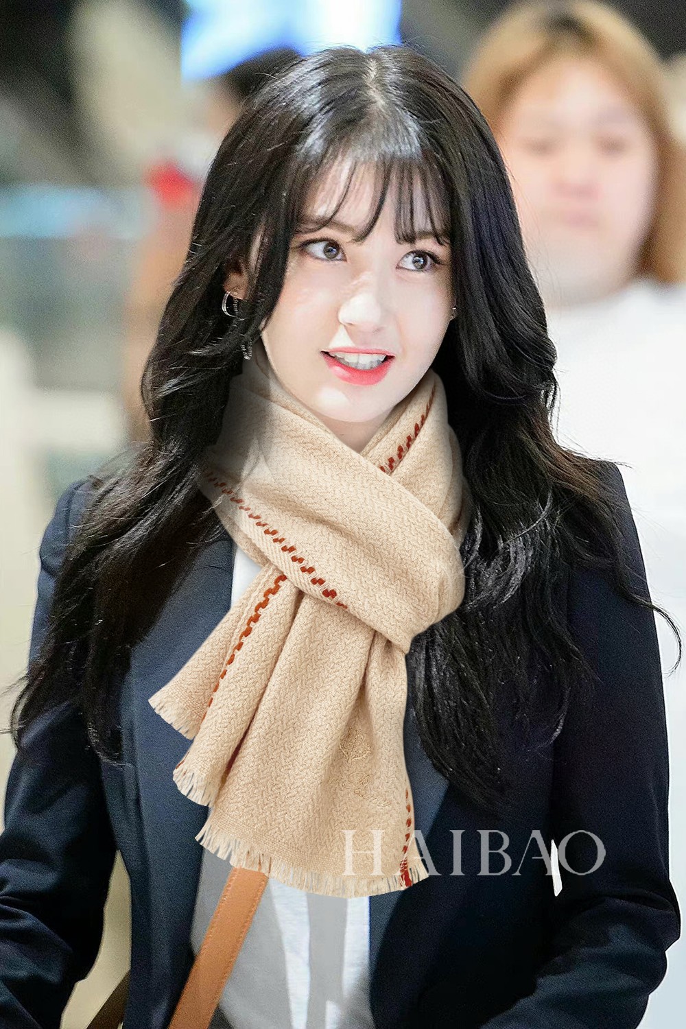 NO:169826,LP top original single [LP edge scarf] high-end products are presented with a heavy weight, unprecedented, and it feels so good that it is definitely another slow-handed style. The process uses line color combination, which is very classy, ​​low-key and small luxury. Size 30*cm cashmere wool, high-version scarf, loro piana19860909LP极品原单【LP边线长巾】高尖端产物重磅呈现 ,绝无仅有 史无前例 手感好到爆绝对又是一款手慢无 工艺上采用的是线条拼色,非常显档次,低调中带着小奢华.尺寸30*cm 羊绒羊毛,高版本围巾,loro piana,scarf