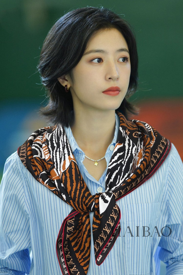 NO:169870,Truely praise the donkey [L Tiggo Pattern 90] Silk Square Scarf, Tigergram Shawl integrates wild creativity into classic design, and appears in the Tigergram series with high profile. Monogram patterns are laid out to highlight the eye-catching tiger pattern, which can make any shape show its modern edge. It is highly recommended to use the slow hand without this size, which is not big or small, and is very easy to match. The quality is super easy to understand. The high-end quality will be understood by hand. The high-end details are what you see and what you get is the heavy and huge VIP customer must enter Recommended size 90*90cm top twill silk, high-version scarf, louis vuitton, louis vuitton, real silk, shawls19860909真心赞驴家【L瑞虎图案90】真丝方巾,Tigergram 披肩将狂野创想融入经典设计,高调现身Tigergram 系列.铺陈Monogram 花纹,烘托醒目老虎图案,可令任何造型彰显摩登锋芒.强烈推荐手慢无这个size不大不小特别好搭配,品质超级好拿到手就会懂的高端品质,高端细节所见即所得重磅巨献VIP客户必入推荐尺寸90*90cm顶级斜纹真丝,高版本围巾,louis vuitton,louis vuitton,real silk,shawls,scarf