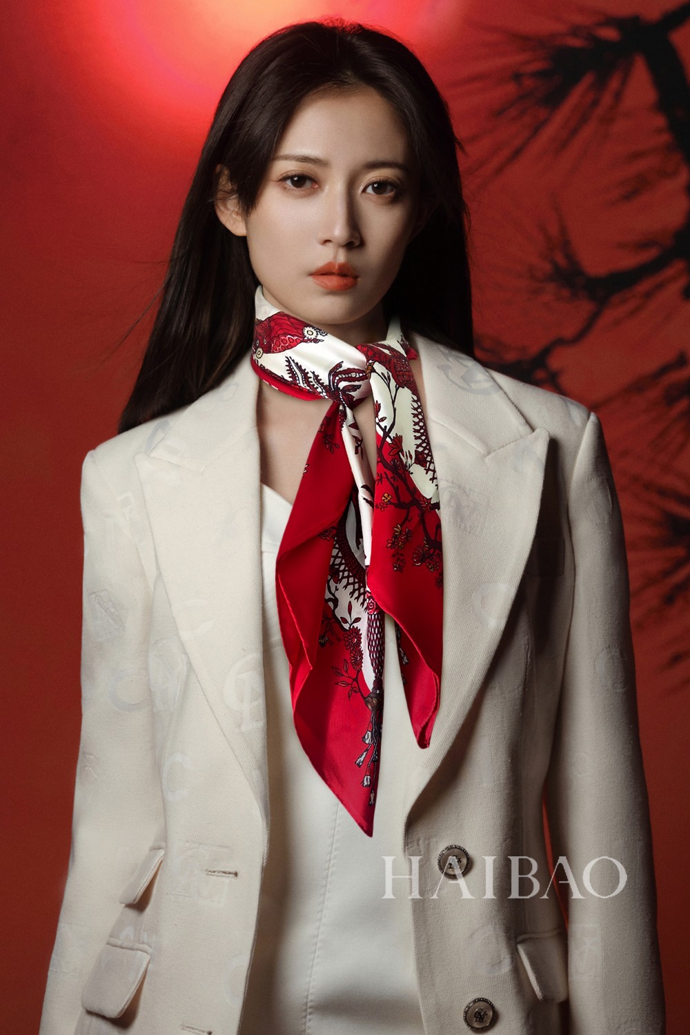 NO:169848,The latest model of the Zodiac Dragon is here. G family specializes in the latest model [GG Zodiac Dragon Double-Side Print 90] To celebrate the New Year of the Dragon, G family brand interprets this mysterious creature with a series of selected ready-made clothes and accessories. This red mulberry silk scarf is decorated with a dragon-inspired print, which adds icing on the cake for the New Year's look. It is highly recommended that the hand is slow and the price is really good. This size is not big or small, and it is very easy to match. The quality is super good. The high-end quality will be understood by hand. The high-end details are what you see and what you get is the heavy and huge VIP customer must-earn 90*90cm top 18 mmisan silk, high-end customization, high-version scarf, gucci19860909生肖龙来啦 G家特供的最新款【GG生肖龙双面印花90】为喜迎龙年新春,G家品牌以一系列甄选成衣和配饰演绎这一充满神秘色彩的生物.这款红色桑蚕丝方巾饰有祥龙灵感印花,为新春造型锦上添花.强烈推荐手慢无价格真心好,这个size不大不小特别好搭配,品质超级好拿到手就会懂的高端品质,高端细节所见即所得重磅巨献VIP客户必入推荐90*90cm顶级18姆米桑蚕丝,高端定制,高版本围巾,gucci,scarf