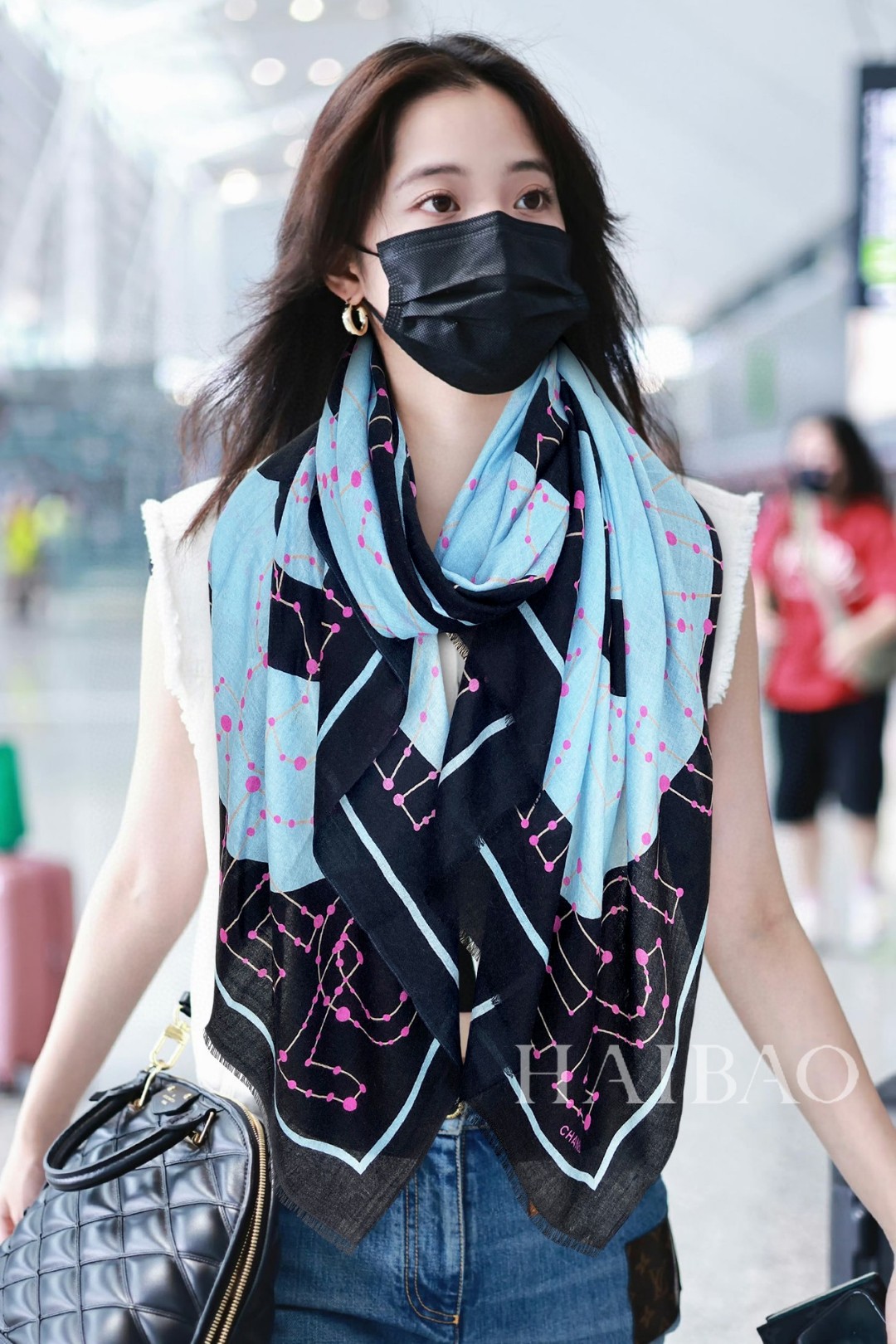 NO:170471,New Xiangjia [Little Fragrance Constellation Logo Long Scarf] Cashmere Long Scarf Recommended to grab VIP. Be sure to start quickly [High-end, Big Love, Top-level pure cashmere, Baby feels comfortable to touch, Female beauty, You can use it in all seasons to make people very beautiful, The upper body effect is simply beautiful, The quality is perfect, The whole scarf gives people a big brand aura and is very exquisite and beautiful, which is definitely worth buying. Once you get the real thing, you will be glad that you are a beautiful product for women. It is worth evaluating the perfect temperament and taste Ditails' first choice VIPs. Top*110 Top-level pure cashmere, high-version scarf, chanel19860909上新香家【小香星座标志长巾】羊绒长巾抢VIP推荐 下手一定要快【高端 大爱 顶级纯山羊绒 婴儿触感舒服到飞女人尤物 货极少 四季都可以用真心美的让人非常非常心动 上身效果简直美翻了 品质非常完美 整个围巾给人大牌气场的同时又非常精致秀丽绝对值得入手的新款 实物一拿到就会庆幸自己是女人的绝美好货 值得品鉴完美气质品味Ditails首选VIP们 上*110 顶级纯山羊绒,高版本围巾,chanel,scarf