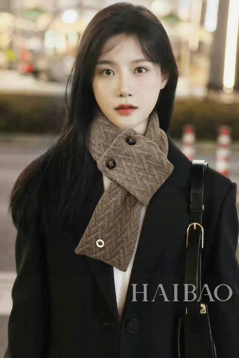 NO:170510,The new Loro piana exclusive cow product [LP knitted scarf] multi-functional scarf envelops whatever you want, low-key and luxurious. Since it is an export order in South Korea, each item is only a few dozen items, all with authorized and contracted good things, same material, same assembly line, same craftsmanship. All popular colors this year are cashmere. Good products that sell one less one and don’t worry about fabrics because the color of the raw materials exported are checked regularly... First-class good products, high-version scarves, loro piana, loro piana19860909上新Loro piana 独家牛货【LP针织围脖】多功能围脖想怎么围就怎么围,低调奢华,由于是出口韩国订单,每款数量才几十条,全部有授权有合同的好东西一样材质.一样流水线.一样的工艺.全部今年流行色采用山羊绒.卖一条少一条的好货且不用担心面料因为出口的原料固色度都是一级定期抽查...一等一好货,高版本围巾,loro piana,loro piana,scarf
