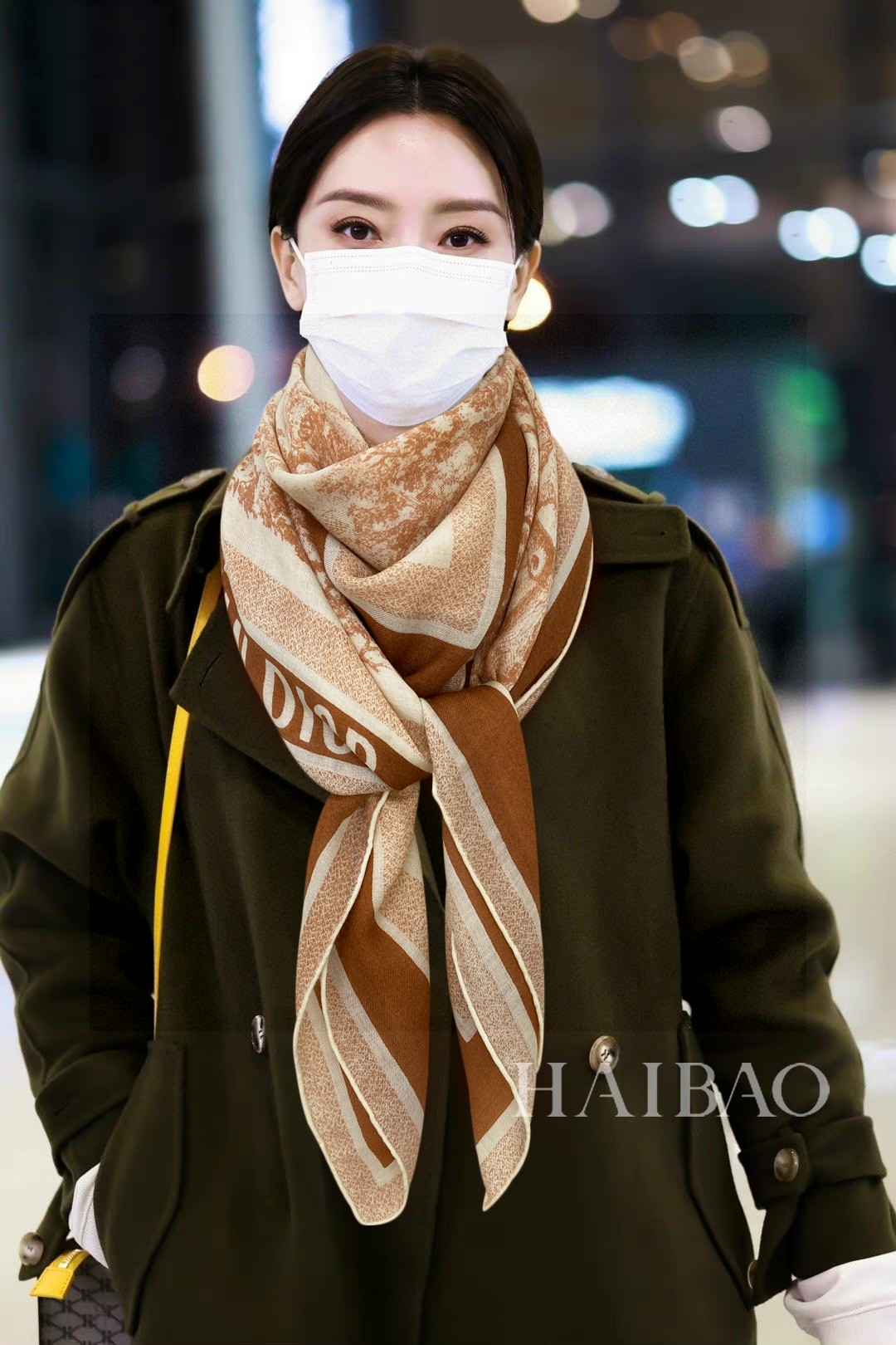 NO:170519,The latest counter is launched simultaneously. The latest counter features [D Zoo Curly Edge 140] Double-sided and same-color cashmere square scarf, tropical rainforest series. Order private flow. When you see it, you want to go on vacation and wear it very well. You can see the details and quality clearly. The high-standard quality 140*140cm, cashmere, high-version scarf19860909专柜同步上新Do最最新的专柜主打【D动物园卷边140】双面同色印羊绒方巾,热带雨林系列 度假及日常都非常好搭配的款订单私流】一看到就想去度假平时穿搭也非常好搭配,整个人看起来都会神采奕奕好多不用多说,细节品质都看得清楚,绝对获赞的高规格品质140*140cm,羊绒,高版本围巾,scarf