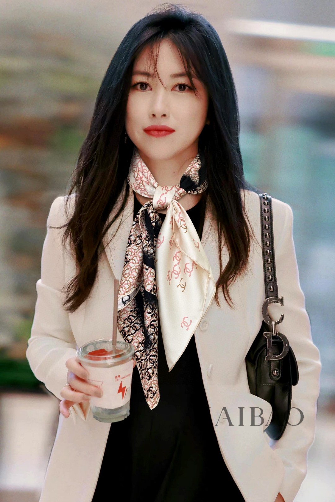 NO:170544,New Xiaoxiang [Double Clogo Print 90] Silk Square Scarf Snack VIP Recommendation, Be sure to start quickly [High-end, love women's beauty, very few products, you can use true and beautiful things all seasons to make people very, very attractive. The upper body effect is simply beautiful. The quality is very perfect. The whole scarf gives people a big brand aura and is very exquisite and beautiful. It is definitely worth buying a new model. Once you get the real thing, you will be glad that you are a beautiful product for women. It is worth evaluating the perfect temperament and taste. Ditails' first choice VIPs on 90*90 Top twill silk, high-version scarf, christian louboutin, real silk19860909新小香【双Clogo印花90】真丝方巾抢VIP推荐 下手一定要快【高端 大爱女人尤物 货极少 四季都可以用真心美的让人非常非常心动 上身效果简直美翻了 品质非常完美 整个围巾给人大牌气场的同时又非常精致秀丽绝对值得入手的新款 实物一拿到就会庆幸自己是女人的绝美好货 值得品鉴完美气质品味Ditails首选VIP们 上90*90 顶级斜纹真丝,高版本围巾,christian louboutin,real silk,scarf