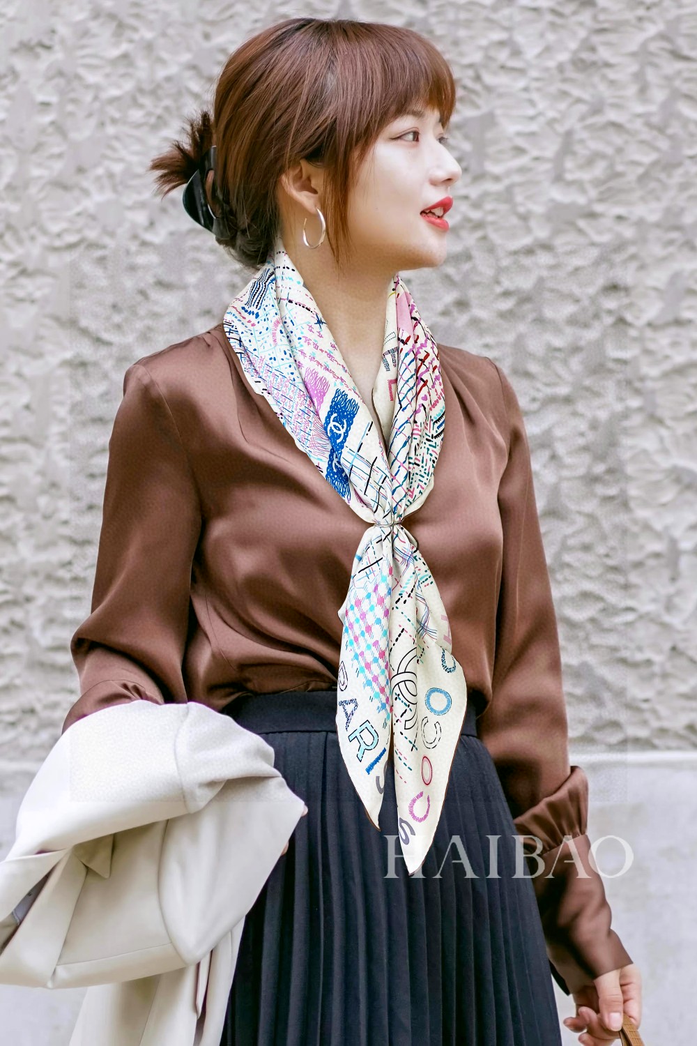 NO:170550,New [No. 31 Kangpeng Street 90] Double-sided same-color printed silk scarf to grab VIP recommendations. Be sure to start quickly [High-end, love women's beauty, very few goods, you can use true and beautiful things all seasons to make people very, very attractive. The upper body effect is simply beautiful. The quality is very perfect. The whole scarf gives people a big brand aura and is very exquisite and beautiful. It is definitely worth buying a new model. Once you get the real thing, you will be glad that you are a beautiful woman's product. It is worth evaluating the perfect temperament and taste. Ditails' first choice VIPs on 90*90 Top twill silk, high-version scarf, real silk19860909新【康鹏街31号90】双面同色印花真丝方巾抢VIP推荐 下手一定要快【高端 大爱女人尤物 货极少 四季都可以用真心美的让人非常非常心动 上身效果简直美翻了 品质非常完美 整个围巾给人大牌气场的同时又非常精致秀丽绝对值得入手的新款 实物一拿到就会庆幸自己是女人的绝美好货 值得品鉴完美气质品味Ditails首选VIP们 上90*90 顶级斜纹真丝,高版本围巾,real silk,scarf