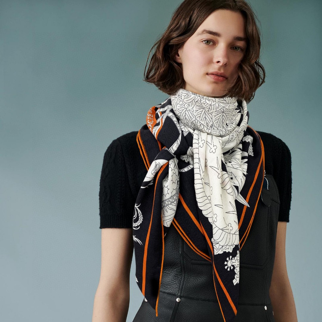 NO:171127,It is recommended to buy high-end versions [Four Seasons Reincarnation Cashmere 140] Cashmere Square Scarf, Top-level craftsmanship and super value Hermes counter hits three-dimensional presentation patterns and patterns, extremely high grades, special craftsmanship and high-end research and development are amazingly launched, special cutting-edge process processing is loved by Bai Fumei. Whether it is quality, style, price, they scream, super high cost performance, absolutely worth buying, size 140cm*140cm, 70 cashmere silk, high-version scarf, hermes, real silk19860909高端版本买了都说好看推荐【四季轮回羊绒140】羊绒方巾,顶级工艺超值爱马仕专柜爆款立体呈现图案纹路实物档次极高特殊工艺高端研发惊艳问世特殊尖端工艺处理受到白富美的喜欢 无论是品质 款式 价格都令大牌控的她们尖叫 超高性价比 绝对值得入手尺寸140cm*140cm,70羊绒真丝,高版本围巾,hermes,real silk,scarf