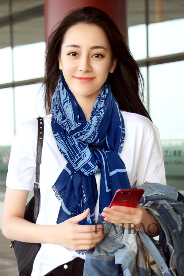 NO:171142,New Xiangjia [Xiaoxiang City Impression Long Scarf] Cashmere Long Scarf Recommended to grab VIPs. Be sure to start quickly [High-end, Big Love, Top-level Pure Cashmere, Baby Feelings So Feelings Flying Women's Beauty, Very Few Products, You can use true and beautiful things all seasons, which make people very, very heart-warming. The upper body effect is simply beautiful. The quality is perfect. The whole scarf gives people a big brand aura and is very exquisite and beautiful. It is definitely worth buying a new model. Once you get the real thing, you will be glad that you are a beautiful product for women. It is worth evaluating the perfect temperament and taste. Ditails' first choice VIPs. 200*110 Top-level Pure Cashmere, high-version scarf, chanel19860909上新香家【小香城市印象长巾】羊绒长巾抢VIP推荐 下手一定要快【高端 大爱 顶级纯山羊绒 婴儿触感舒服到飞女人尤物 货极少 四季都可以用真心美的让人非常非常心动 上身效果简直美翻了 品质非常完美 整个围巾给人大牌气场的同时又非常精致秀丽绝对值得入手的新款 实物一拿到就会庆幸自己是女人的绝美好货 值得品鉴完美气质品味Ditails首选VIP们 上200*110 顶级纯山羊绒,高版本围巾,chanel,scarf