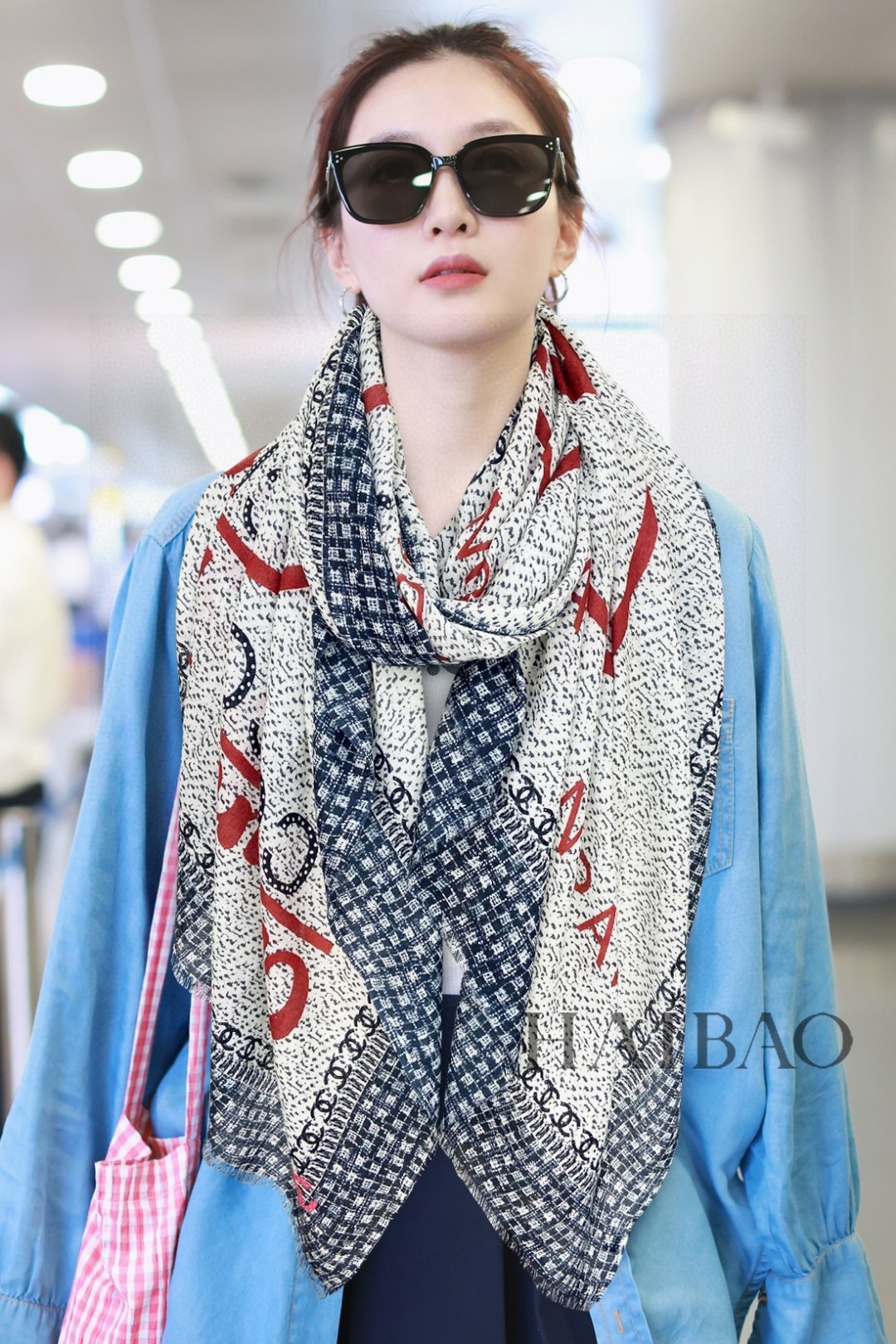 NO:171148,New Xiangjia [Little Fragrance Element Pattern Long Scarf] Cashmere Long Scarf Recommended to grab VIP. Be sure to start quickly [High-end, Big Love, Top-level Pure Cashmere, Baby Feelings So Feelings Flying Women's Beauty, Very Few Products, You can use it in all seasons to make people very beautiful, The upper body effect is simply beautiful, The quality is perfect, The whole scarf gives people a big brand aura and is very exquisite and beautiful, which is definitely worth buying. Once you get the real thing, you will be glad that you are a beautiful product for women. It is worth evaluating the perfect temperament and taste Ditails' first choice VIPs. 200*110 Top-level Pure Cashmere, High-version scarf, Chanel19860909上新香家【小香元素花纹长巾】羊绒长巾抢VIP推荐 下手一定要快【高端 大爱 顶级纯山羊绒 婴儿触感舒服到飞女人尤物 货极少 四季都可以用真心美的让人非常非常心动 上身效果简直美翻了 品质非常完美 整个围巾给人大牌气场的同时又非常精致秀丽绝对值得入手的新款 实物一拿到就会庆幸自己是女人的绝美好货 值得品鉴完美气质品味Ditails首选VIP们 上200*110 顶级纯山羊绒,高版本围巾,chanel,scarf