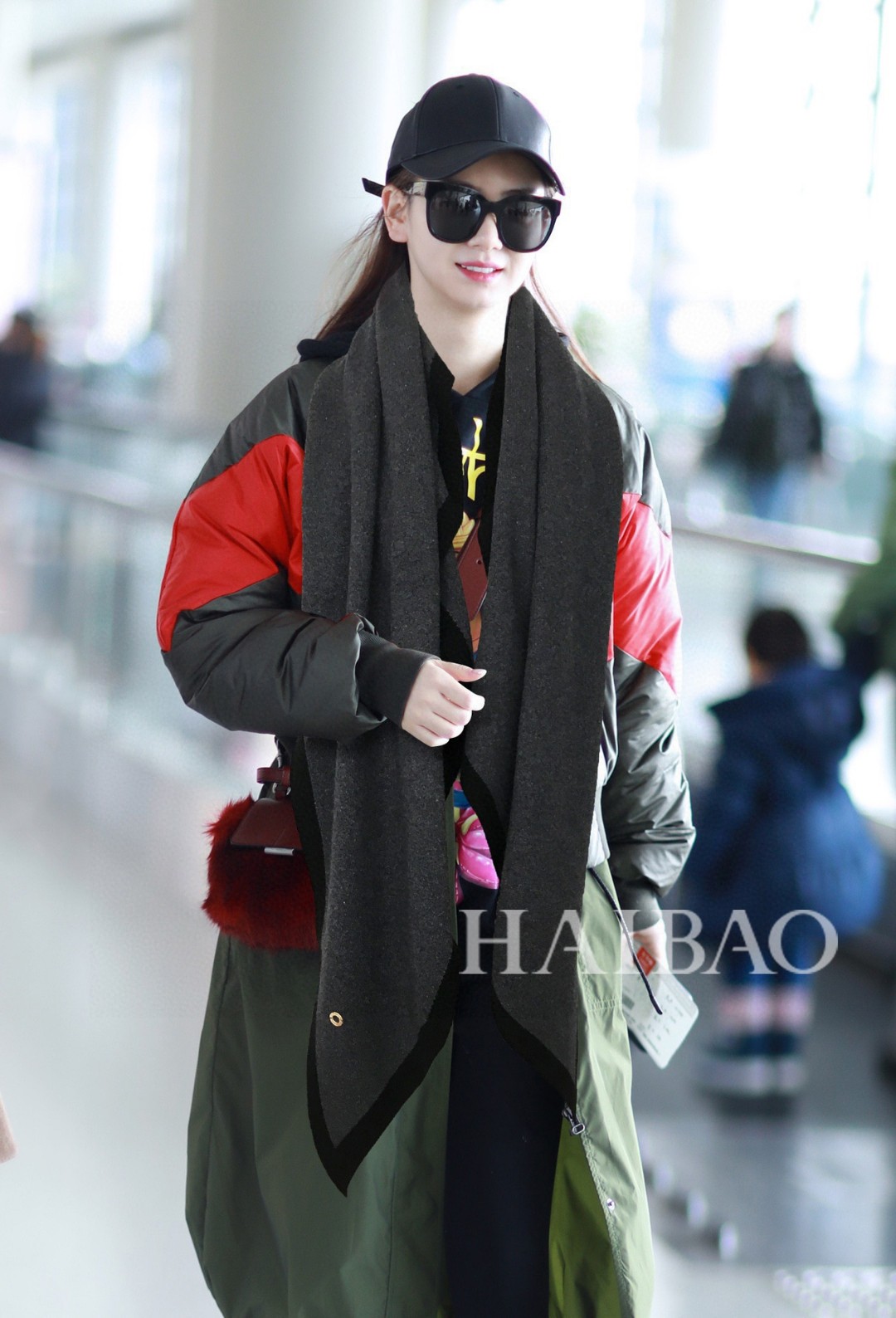 NO:171117,Hot Episodes [LP Triangle Striped Shawl] Exclusive cow product Luxury is all between sizes, high-end quality with super high cashmere quality will be favored by this brand. This boutique is very rare in the market. Scarf knitted triangle shawls are really a high-end product with a huge number of grams. Only this big brand will have a favorite who likes large sizes. Every color is a big love and every color is left. Sell a good product with less than one and no need to worry about the fabric because the raw materials exported are fixed in the first grade regularly random checks... First-class good product Material Imported pure cashmere, high-version scarves, loro piana, shawls19860909爆款上皮雅娜【LP三角条纹披肩】独家牛货 奢华尽在尺寸之间,高端品质具有超高羊绒品质才会被此品牌青睐这种精品是市场上及其少见的,围巾针织三角披肩,真是超级大克数的高端货只有这种大品牌才会拥有喜欢大尺寸的最爱.每色都是大爱每色都留.卖一条少一条的好货且不用担心面料因为出口的原料固色度都是一级定期抽查...一等一好货 材质 进口纯羊绒,高版本围巾,loro piana,shawls,scarf