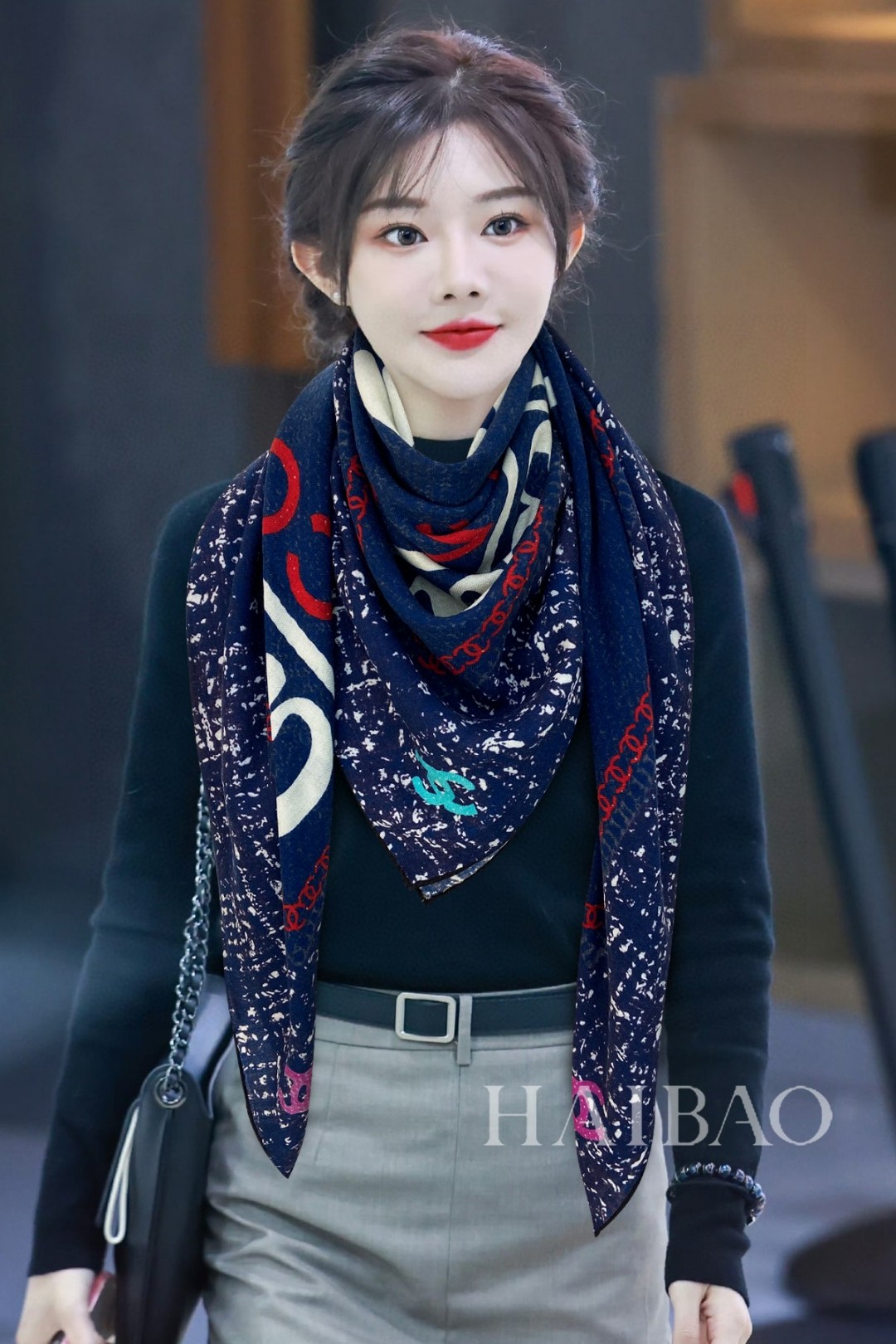 NO:171146,New Xiaoxiangjia [Double C Element Pattern 140] Cashmere Square Scarf Recommended to grab VIP. Be sure to start quickly [High-end, Big Love, Pure Cashmere, Baby Feelings So Feelings Flying Women's Beauty, Very Few Products, You can use it in all seasons to make people very beautiful, the upper body effect is simply beautiful, the quality is perfect, the whole scarf gives people a big brand aura and is very exquisite and beautiful, which is definitely worth buying. Once you get the real thing, you will be glad that you are a beautiful product for women. It is worth evaluating the perfect temperament and taste of Ditails' first choice VIPs. The upper size is 140*140cm, 80 cashmere silk, high-end scarf, chanel, real silk19860909新款小香家【双C元素花纹140】羊绒方巾抢VIP推荐 下手一定要快【高端 大爱 纯羊绒 婴儿触感舒服到飞女人尤物 货极少 四季都可以用真心美的让人非常非常心动 上身效果简直美翻了 品质非常完美 整个围巾给人大牌气场的同时又非常精致秀丽绝对值得入手的新款 实物一拿到就会庆幸自己是女人的绝美好货 值得品鉴完美气质品味Ditails首选VIP们 上尺寸140*140cm,80羊绒真丝,高版本围巾,chanel,real silk,scarf