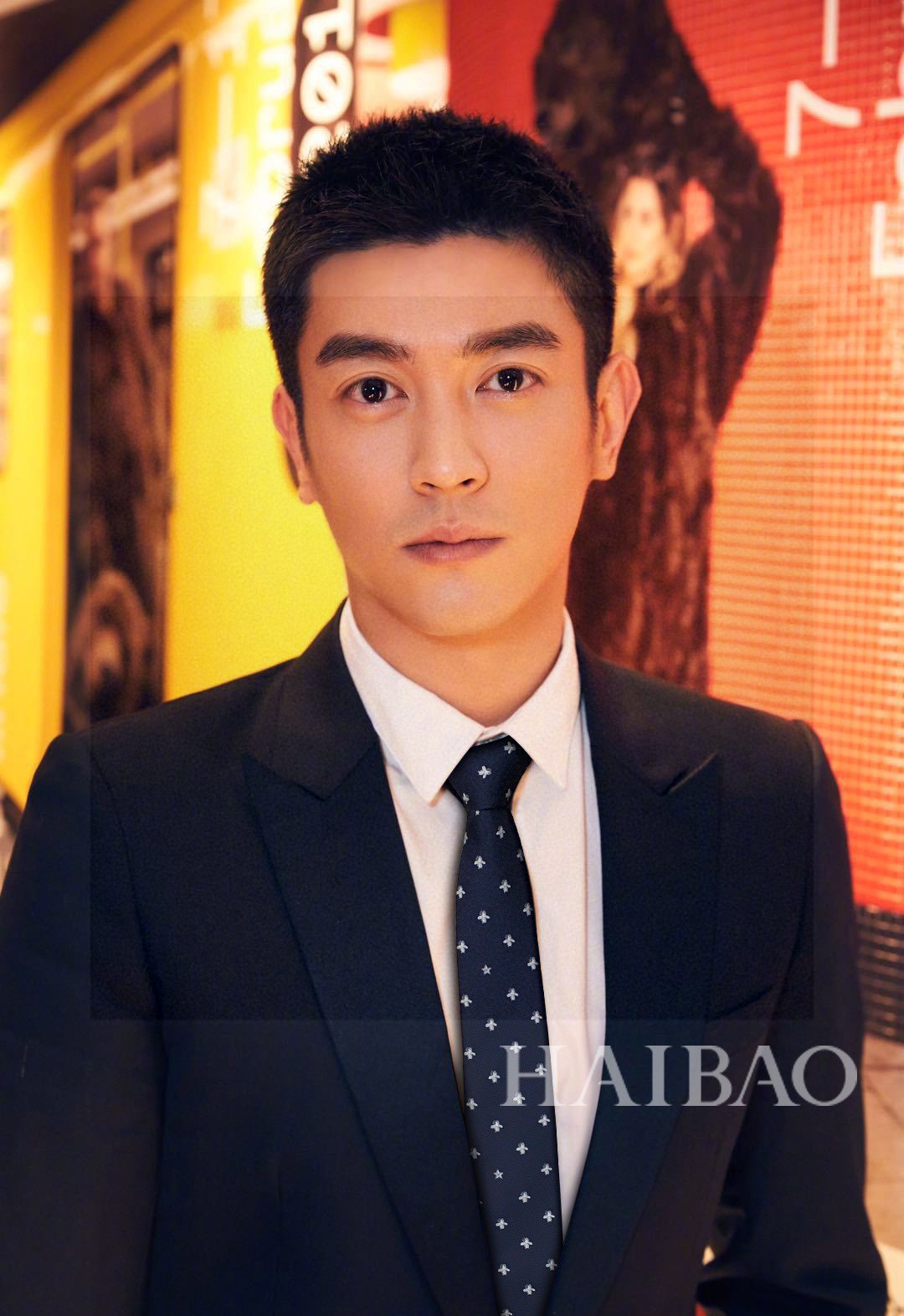 NO:286368,G Home Men's Tie Series [Bees and Star Tie] is a rare and ideal choice for showing exquisite handcraftsmanship and fashionable elegance. This tie perfectly combines the iconic theme animal bee with twill webbing, and interprets it with fashionable matching techniques to make it more elegant. Let men fully demonstrate their personality. Top jacquard silk handmade customization, tie, gucci, real silk, ties19860909G家男士领带系列【蜜蜂和星星领带】,稀有展现精湛手工与时尚优雅的理想选择,这款领带将标志性的主题动物小蜜蜂与斜纹织带完美的结合,以时尚搭配手法演绎的更显雅致风范.让男士可以充分展示自己个性.顶级提花真丝手工定制,领带,gucci,real silk,ties,accessory