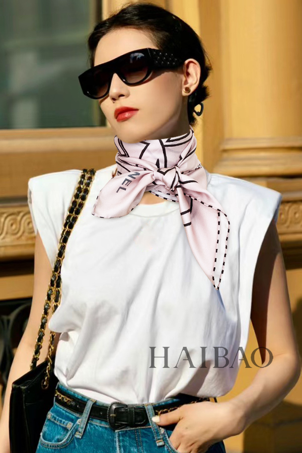 NO:171998,New [Line Logo Double-sided Two-Color 90] Silk Square Scarf Snack VIP Recommendation, Be sure to start quickly [High-end, Love Women's Beauty, Very Few Products, You can use true and beautiful things all seasons to make people very, very heart-warming. The upper body effect is simply beautiful. The quality is very perfect. The whole scarf gives people a big brand aura and is very exquisite and beautiful. It is definitely worth buying a new model. Once you get the real thing, you will be glad that you are a beautiful product for women. It is worth evaluating the perfect temperament and taste. Ditails' first choice VIPs on 90*90 Top 18 Mm Mi dark pattern jacquard silk, high-version scarf, real silk19860909新【线条标志双面双色90】真丝方巾抢VIP推荐 下手一定要快【高端 大爱女人尤物 货极少 四季都可以用真心美的让人非常非常心动 上身效果简直美翻了 品质非常完美 整个围巾给人大牌气场的同时又非常精致秀丽绝对值得入手的新款 实物一拿到就会庆幸自己是女人的绝美好货 值得品鉴完美气质品味Ditails首选VIP们 上90*90 顶级18姆米暗纹提花真丝,高版本围巾,real silk,scarf