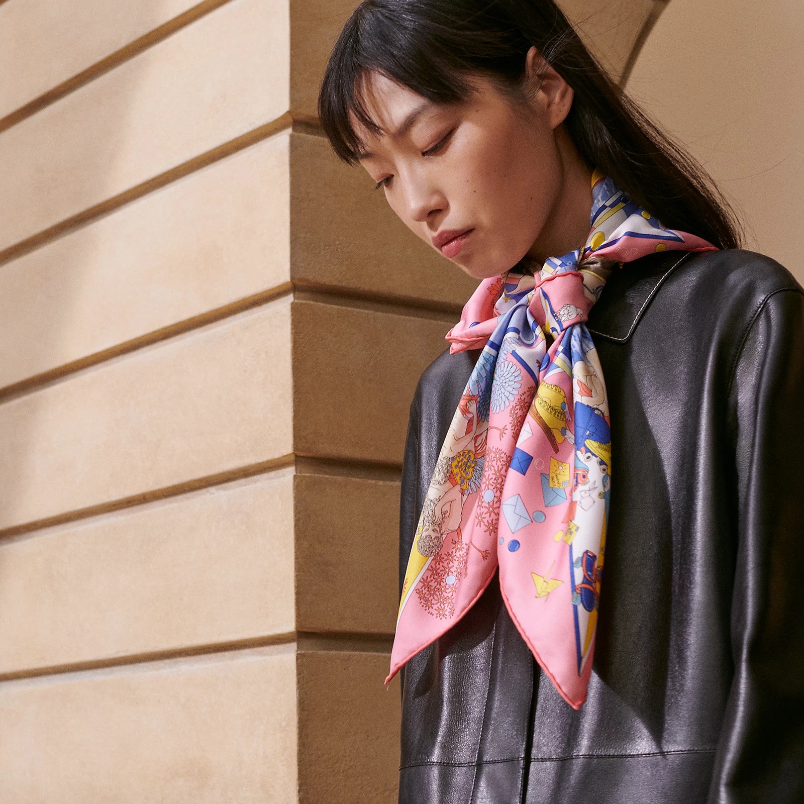 NO:171978,New, I bought it and said it looks good. Recommend Hermes silk square scarf. The top craftsmanship is super value. The counter has a hot three-dimensional presentation pattern and pattern. The physical grade is very high. The special craftsmanship is amazingly developed. Special cutting-edge technology is loved by Bai Fumei. Whether it is the quality, style, price, they scream. Super high cost performance, it is definitely worth buying top twill silk, size 90cm*90cm, high-version scarf, hermes, real silk19860909上新 买了都说好看推荐爱马仕真丝方巾,顶级工艺超值专柜爆款立体呈现图案纹路实物档次极高特殊工艺高端研发惊艳问世特殊尖端工艺处理受到白富美的喜欢 无论是品质 款式 价格都令大牌控的她们尖叫 超高性价比 绝对值得入手顶级斜纹真丝,尺寸90cm*90cm,高版本围巾,hermes,real silk,scarf