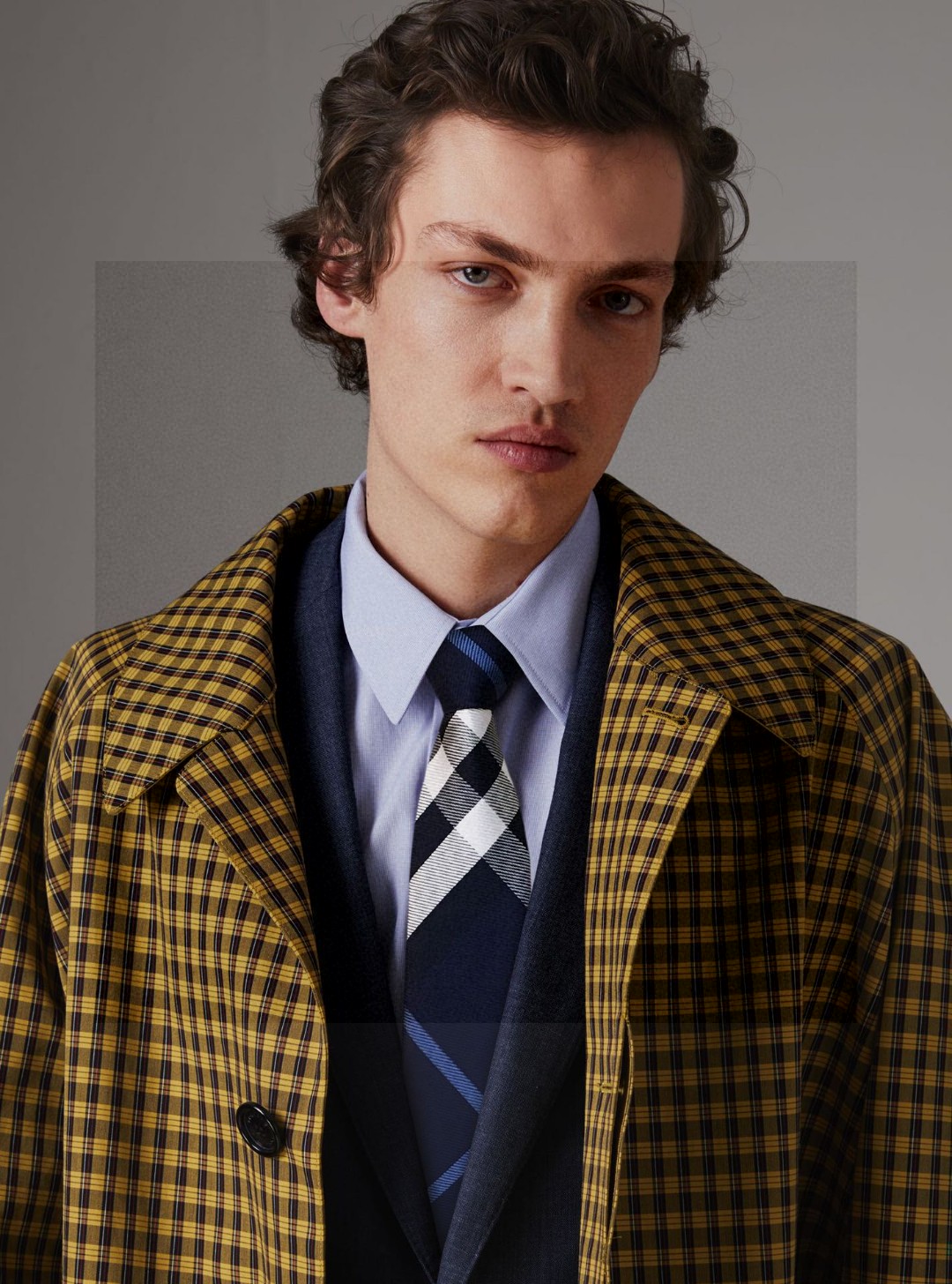 B家专柜同步男士格纹提花领带稀有展现精湛手工与时尚优雅的理想选择这款采用B家最具标志性的Vintage格