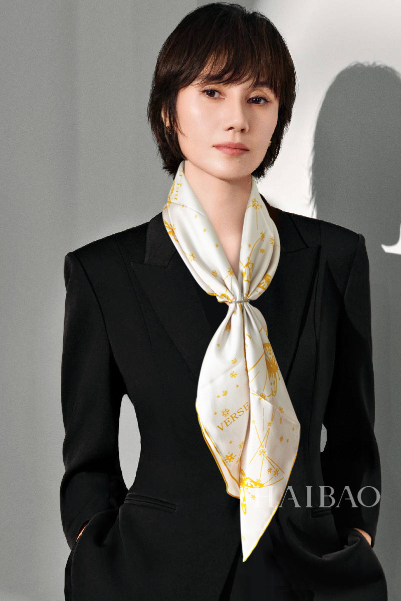 NO:171988,New DO Home [D Constellation and Butterfly 90] Silk Square Scarf Scratch VIP Recommendation, Be sure to start quickly [High-end, Big Love, Female Beauty, Very Feedback, All Seasons, You can use true and beautiful things to make people very, very heart-warming. The upper body effect is simply beautiful. The quality is perfect. The whole scarf gives people a big brand aura and is very exquisite and beautiful. It is definitely worth buying a new model. Once you get the real thing, you will be glad that you are a beautiful product for women. It is worth evaluating the perfect temperament and taste. Ditails' first choice VIPs. The upper size is 90*90cm, top twill silk, high-end scarf, real silk19860909新款DO家【D星座与蝴蝶90】真丝方巾抢VIP推荐 下手一定要快【高端 大爱 女人尤物 货极少 四季都可以用真心美的让人非常非常心动 上身效果简直美翻了 品质非常完美 整个围巾给人大牌气场的同时又非常精致秀丽绝对值得入手的新款 实物一拿到就会庆幸自己是女人的绝美好货 值得品鉴完美气质品味Ditails首选VIP们 上尺寸90*90cm,顶级斜纹真丝,高版本围巾,real silk,scarf