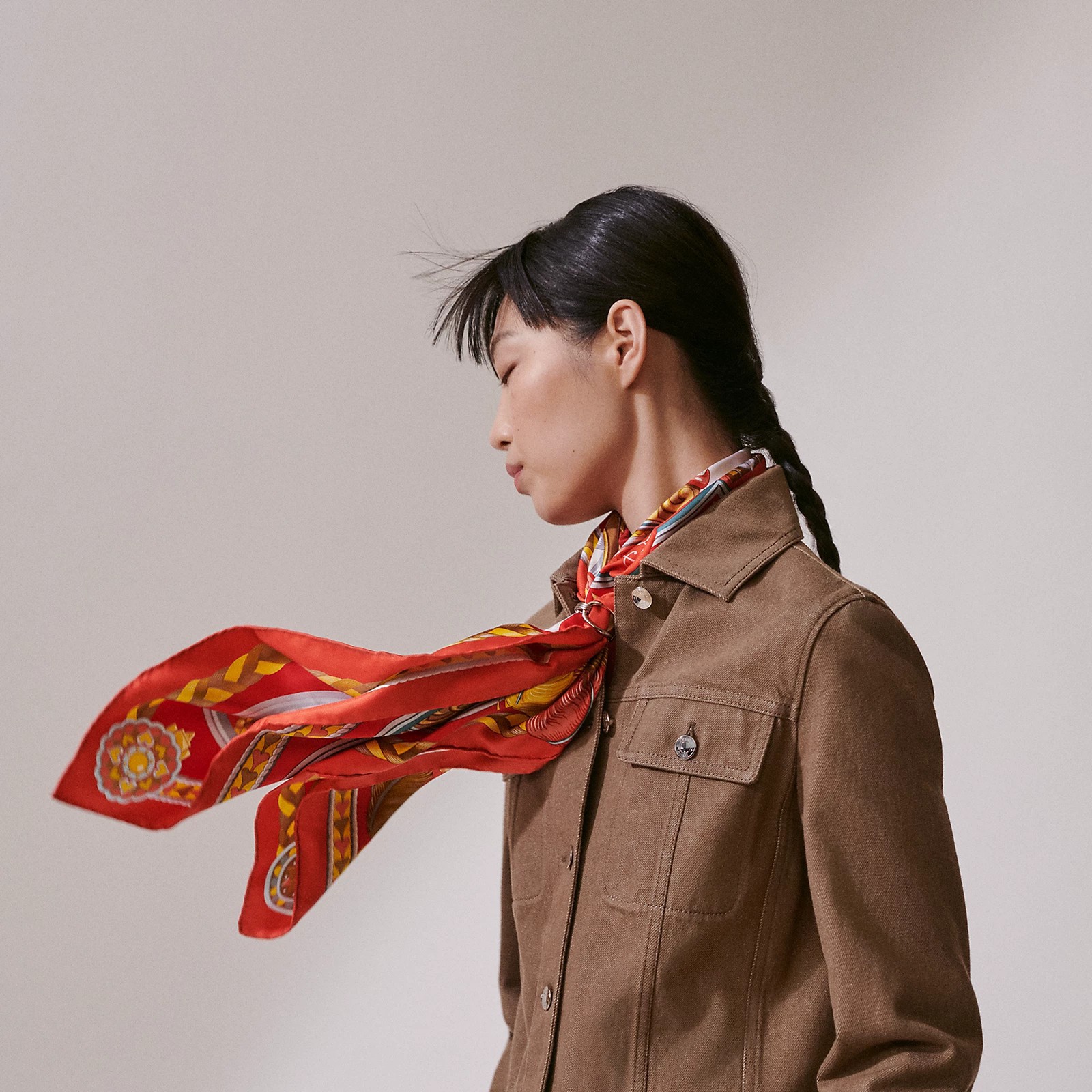 NO:172020,New, I bought it and said it looks good. Hermes single-sided 90 silk square scarf, top-level craftsmanship and value-added counters, three-dimensional presentation patterns and patterns, physical objects, very high grade, special craftsmanship and high-end research and development, and special cutting-edge craftsmanship are loved by Bai Fumei. Whether it is quality, style, price, they scream, super high cost-effectiveness, absolutely worth buying top-level twill silk, size 90cm*90cm, high-version scarf, hermes, real silk19860909上新 买了都说好看推荐爱马仕单面90真丝方巾,顶级工艺超值专柜爆款立体呈现图案纹路实物档次极高特殊工艺高端研发惊艳问世特殊尖端工艺处理受到白富美的喜欢 无论是品质 款式 价格都令大牌控的她们尖叫 超高性价比 绝对值得入手顶级斜纹真丝,尺寸90cm*90cm,高版本围巾,hermes,real silk,scarf