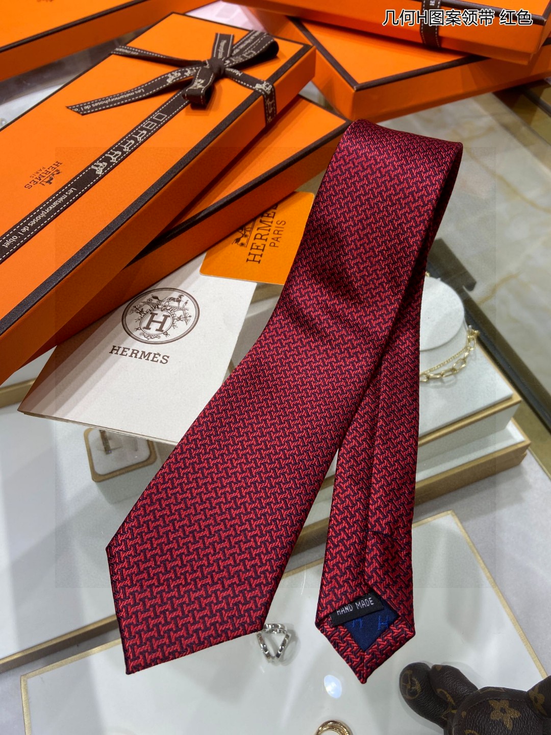 男士新款领带系列几何H图案领带稀有H家每年都有一千条不同印花的领带面世从最初的多以几何图案表现骑术活动为