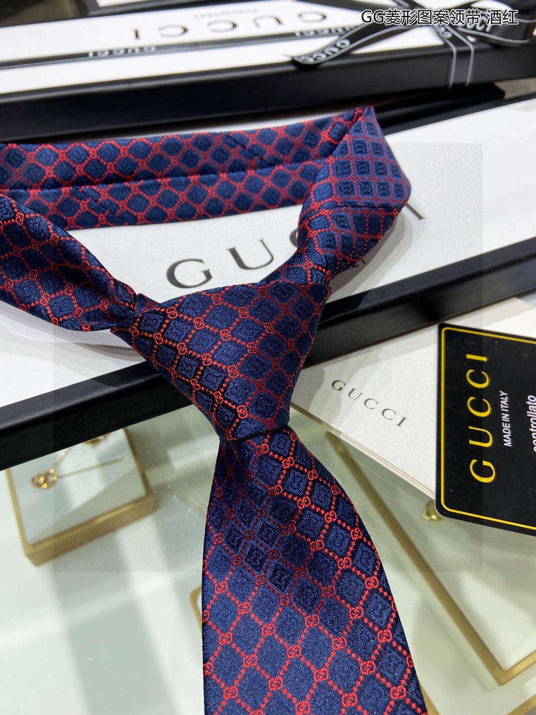 G家专柜新款GG菱形图案领带男士领带稀有采用经典小GLOGO提花展现精湛手工与时尚优雅的理想选择这款领带