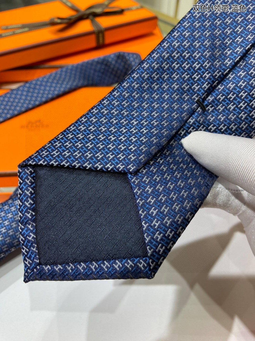 男士新款领带系列双色H领带稀有H家每年都有一千条不同印花的领带面世从最初的多以几何图案表现骑术活动为主到