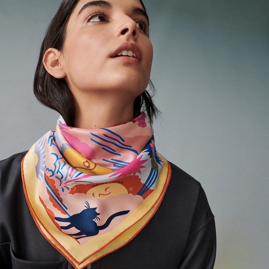 NO:172456,New, I bought it and said it looks good. [Herias' Kingdom 90] silk square scarf, top-level craftsmanship and value Hermes counter hits three-dimensional presentation patterns and patterns, physical grades, and high-end special craftsmanship and high-end research and development, and special cutting-edge craftsmanship are loved by Bai Fumei. Whether it is quality, style, price, they scream, super high cost performance, absolutely worth buying top-level twill silk, size 90cm*90cm, high-version scarf, hermes, real silk19860909上新 买了都说好看推荐【赫里阿斯的王国90】真丝方巾,顶级工艺超值爱马仕专柜爆款立体呈现图案纹路实物档次极高特殊工艺高端研发惊艳问世特殊尖端工艺处理受到白富美的喜欢 无论是品质 款式 价格都令大牌控的她们尖叫 超高性价比 绝对值得入手顶级斜纹真丝,尺寸90cm*90cm,高版本围巾,hermes,real silk,scarf