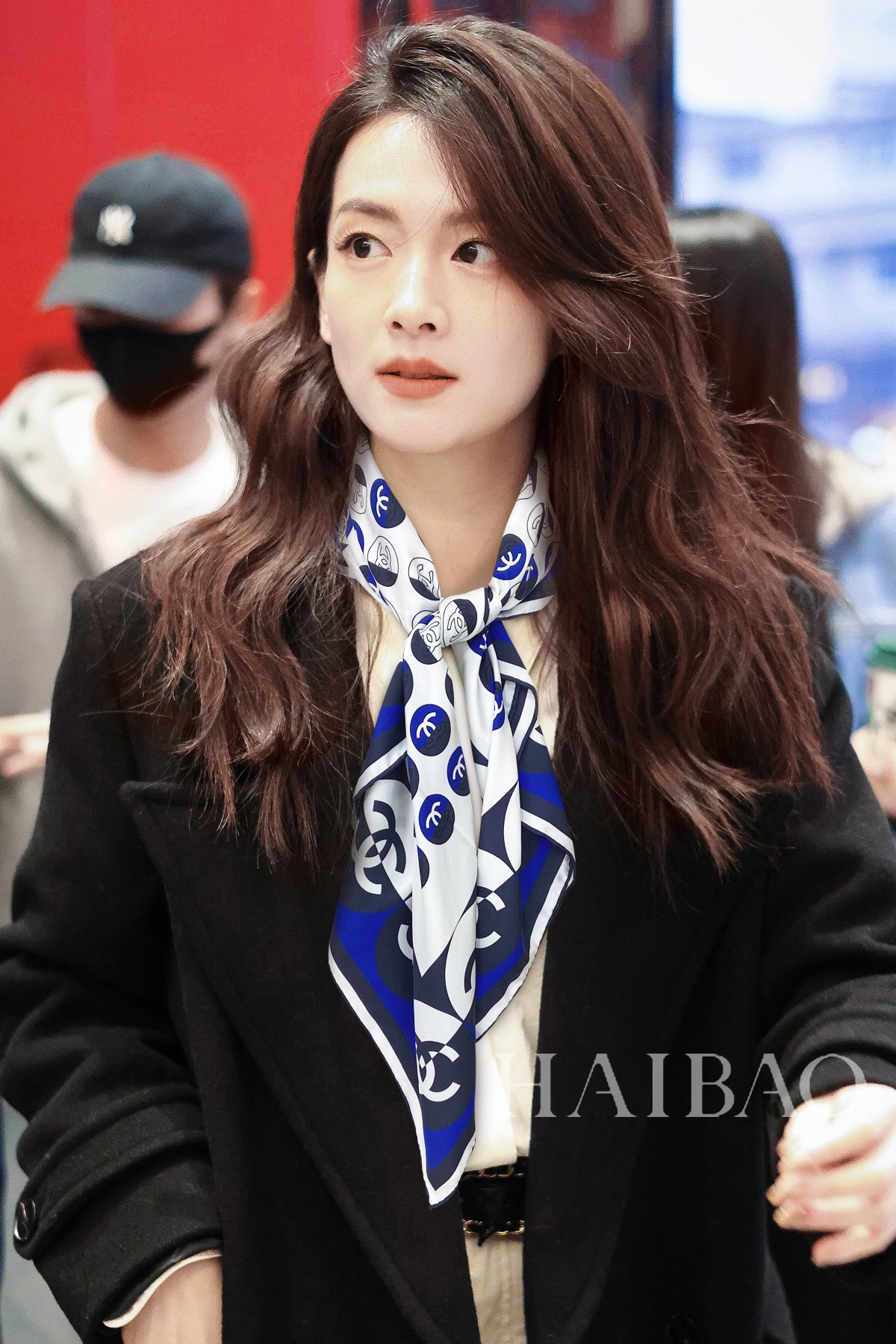 NO:172473,High-end customized small fragrance double-sided and same-color silk square scarf grabs VIP recommendations. Be sure to start quickly [high-end, love women's beauty, very few products, you can use true and beautiful all seasons to make people very, very attractive. The upper body effect is simply beautiful. The quality is perfect. The whole scarf gives people a big brand aura and is very exquisite and beautiful. It is definitely worth buying a new model. Once you get the real thing, you will be glad that you are a beautiful product for women. It is worth evaluating the perfect temperament and taste. Ditails' first choice VIPs. 90*90. Top 18 Mmilli double-sided and same-color printed silk, high-version scarf, real silk19860909高端定制小香双面同色真丝方巾抢VIP推荐 下手一定要快【高端 大爱女人尤物 货极少 四季都可以用真心美的让人非常非常心动 上身效果简直美翻了 品质非常完美 整个围巾给人大牌气场的同时又非常精致秀丽绝对值得入手的新款 实物一拿到就会庆幸自己是女人的绝美好货 值得品鉴完美气质品味Ditails首选VIP们 上90*90 顶级18姆米双面同色印花真丝,高版本围巾,real silk,scarf