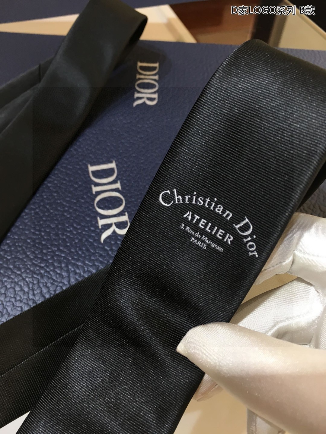 爆款到Do家新款领带配盒子Dior男士D家LOGO系列领带稀有展现精湛手工与时尚优雅的理想选择这款采用D