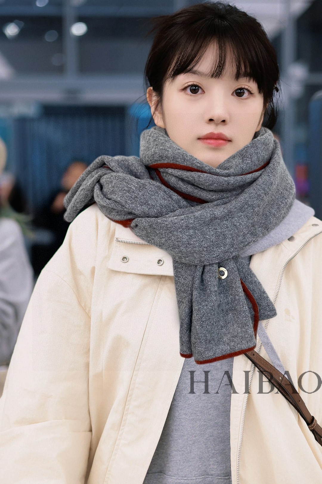 NO:173220,Piyana [LP Herringbone Cashmere Long Scarf] LP Cashmere Family, a newcomer in the cashmere industry, only make the best Piyana winter new styles for both men and women, you can go and see them yourself. The price of his house will probably discourage you. It is too expensive, it is simply a noble price. This knitted herringbone cinema jacquard cashmere, with super high cashmere quality, will be favored by this brand. This cashmere boutique scarf is very rare in the market. It is really a super high-end product. Only this big brand will have fashionable decorations and surround the neck with generous and decent. Simple but not simple, light without losing decoration. Specifications 57*180cm Material top-end wild cashmere, high-version scarf, loro piana19860909皮雅娜【LP人字纹羊绒长巾】LP羊绒世家,羊绒界的新贵,只做最好的皮雅娜冬季新款男女都可以用,自己可以去看看哦,他家的价格估计会让你却步,太贵了,简直是贵族的价格.此款针织人字暗纹提花羊绒,具有超高羊绒品质才会被此品牌青睐这种羊绒精品围巾是市场上及其少见的,真是超级高端货只有这种大品牌才会拥有时尚装饰,环绕颈间大方得体.简单而不简陋,清淡而不失装饰.规格57*180cm 材质最顶端野山羊绒,高版本围巾,loro piana,scarf