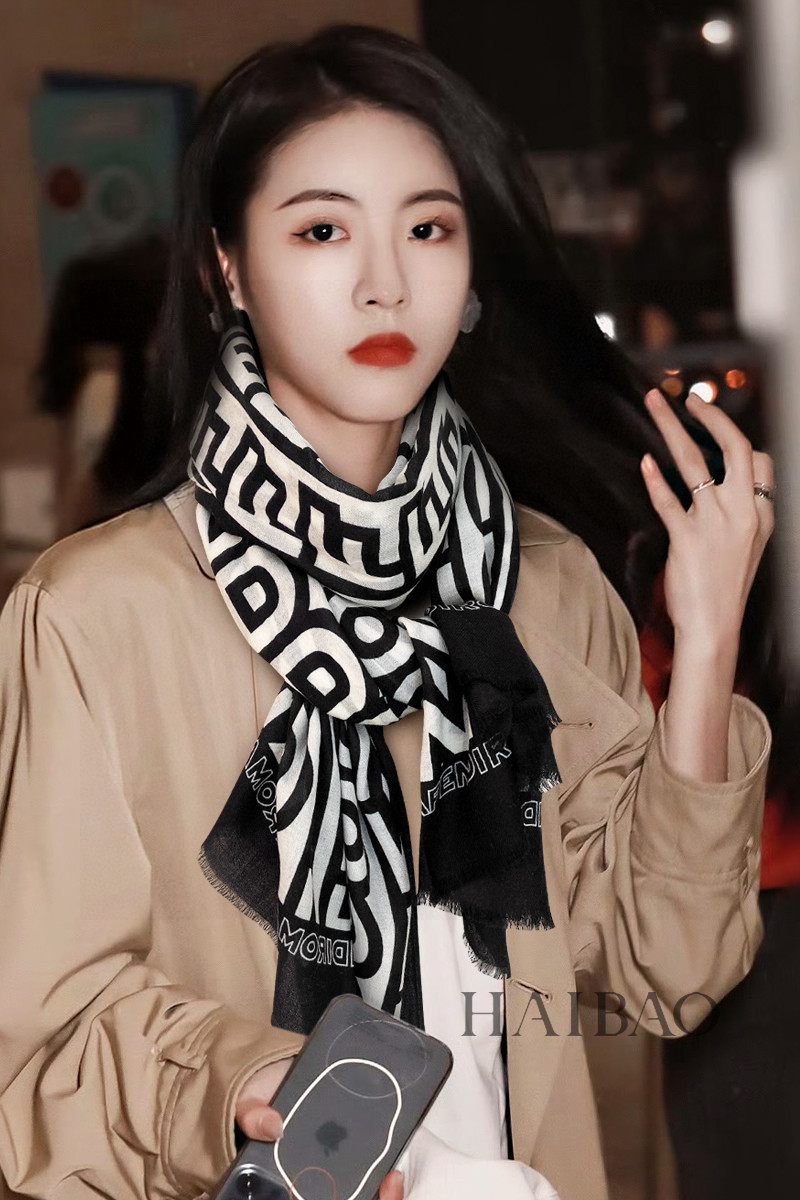 NO:173233,New FD [FF letter arrangement long scarf] cashmere long scarf grab VIP recommendation. Be sure to start quickly [high-end love, top pure cashmere, baby feels comfortable to touch, very few products, can be used in all seasons, so it makes people very beautiful, the upper body effect is simply beautiful, the quality is perfect, the whole scarf gives people a big brand aura and is very exquisite and beautiful, which is definitely worth buying. Once you get the real thing, you will be glad that you are a beautiful product for women. It is worth evaluating the perfect temperament and taste Ditails' first choice VIPs. 200*110 Top pure cashmere, high-version scarf19860909上新FD【FF字母排列长巾】羊绒长巾抢VIP推荐 下手一定要快【高端 大爱 顶级纯山羊绒 婴儿触感舒服到飞女人尤物 货极少 四季都可以用真心美的让人非常非常心动 上身效果简直美翻了 品质非常完美 整个围巾给人大牌气场的同时又非常精致秀丽绝对值得入手的新款 实物一拿到就会庆幸自己是女人的绝美好货 值得品鉴完美气质品味Ditails首选VIP们 上200*110 顶级纯山羊绒,高版本围巾,scarf