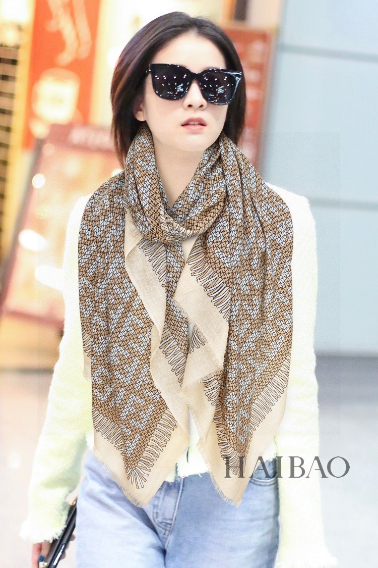 NO:173238,New FD [FF three-dimensional pattern long scarf] cashmere long scarf grab VIP recommendations. Be sure to start quickly [high-end love, top pure cashmere, baby feels comfortable to touch, very few products, can be used in all seasons to make people very beautiful, the upper body effect is simply beautiful, the quality is perfect, the whole scarf gives people a big brand aura and is very exquisite and beautiful, which is definitely worth buying. Once you get the real thing, you will be glad that you are a beautiful woman. It is worth evaluating the perfect temperament and taste Ditails' first choice VIPs. 200*110 Top pure cashmere, high-version scarf19860909上新FD【FF三维图案长巾】羊绒长巾抢VIP推荐 下手一定要快【高端 大爱 顶级纯山羊绒 婴儿触感舒服到飞女人尤物 货极少 四季都可以用真心美的让人非常非常心动 上身效果简直美翻了 品质非常完美 整个围巾给人大牌气场的同时又非常精致秀丽绝对值得入手的新款 实物一拿到就会庆幸自己是女人的绝美好货 值得品鉴完美气质品味Ditails首选VIP们 上200*110 顶级纯山羊绒,高版本围巾,scarf